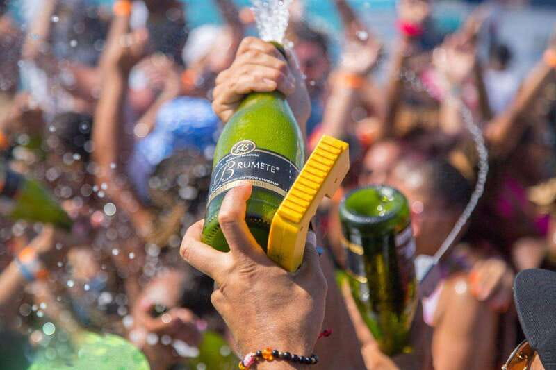 Cabo San Lucas: Hip Hop Boat Party with Unlimited Drinks - Heat, motion, and comfort on a three-hour cruise