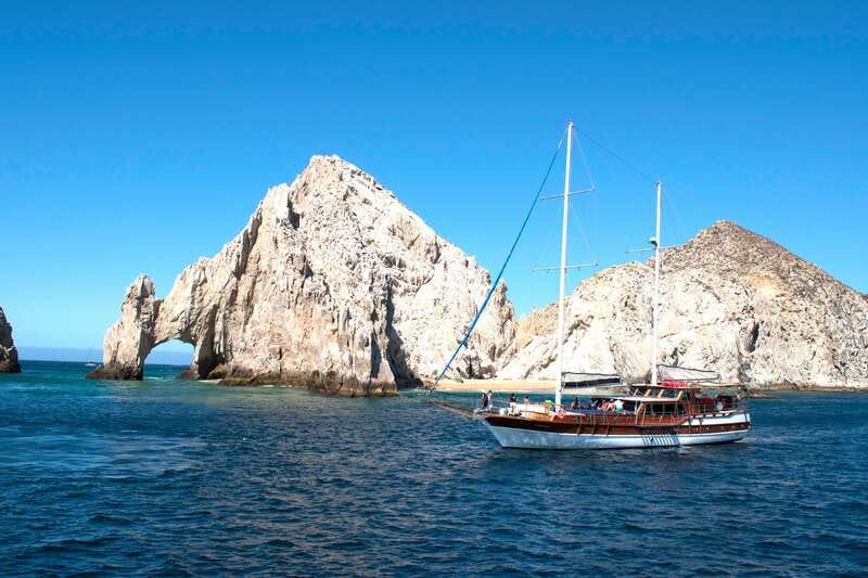 Cabo San Lucas: Sunset Yacht Cruise w/Chef Dinner & Open Bar - Music, dancing, and the mood onboard