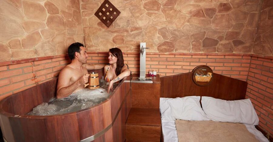 Cadiz: Beer Spa Entry Ticket with Beer and Local Snacks - Starting in the wooden beer Jacuzzi