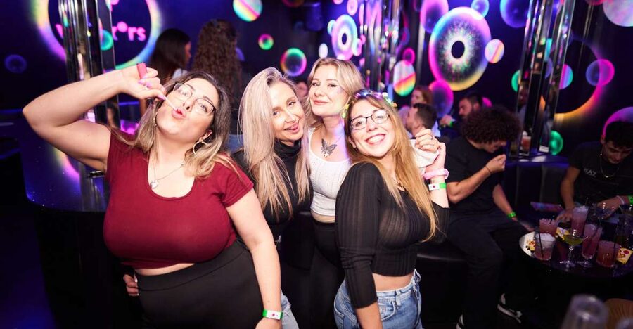 Camden Pub Crawl & Bar Tour London - Why Camden works so well for a pub crawl