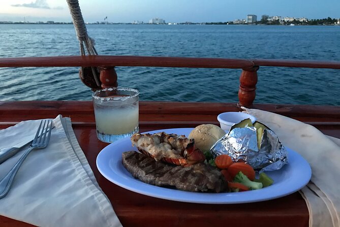 Cancun Lagoon Sunset Sailing Trip aboard classic Galeón with Dinner and Free bar - What the open bar includes