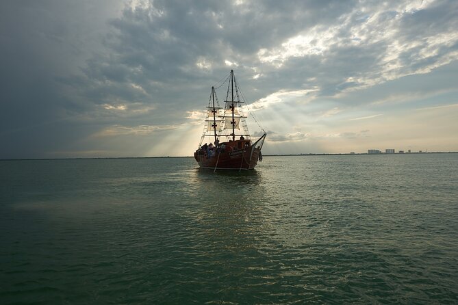 Cancun Lagoon Sunset Sailing Trip aboard classic Galeón with Dinner and Free bar - Hotel pickup and the most important planning tip