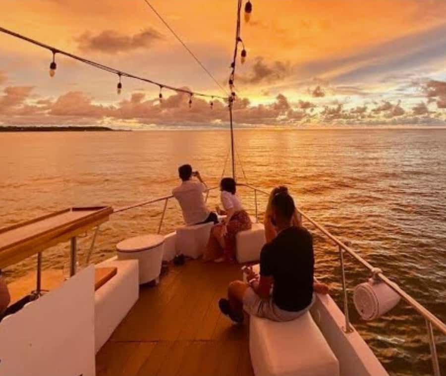 Cartagena de Indias: Sunset Cruise Open Bar with Dance Show - One hour of sunset over Cartagena Bay