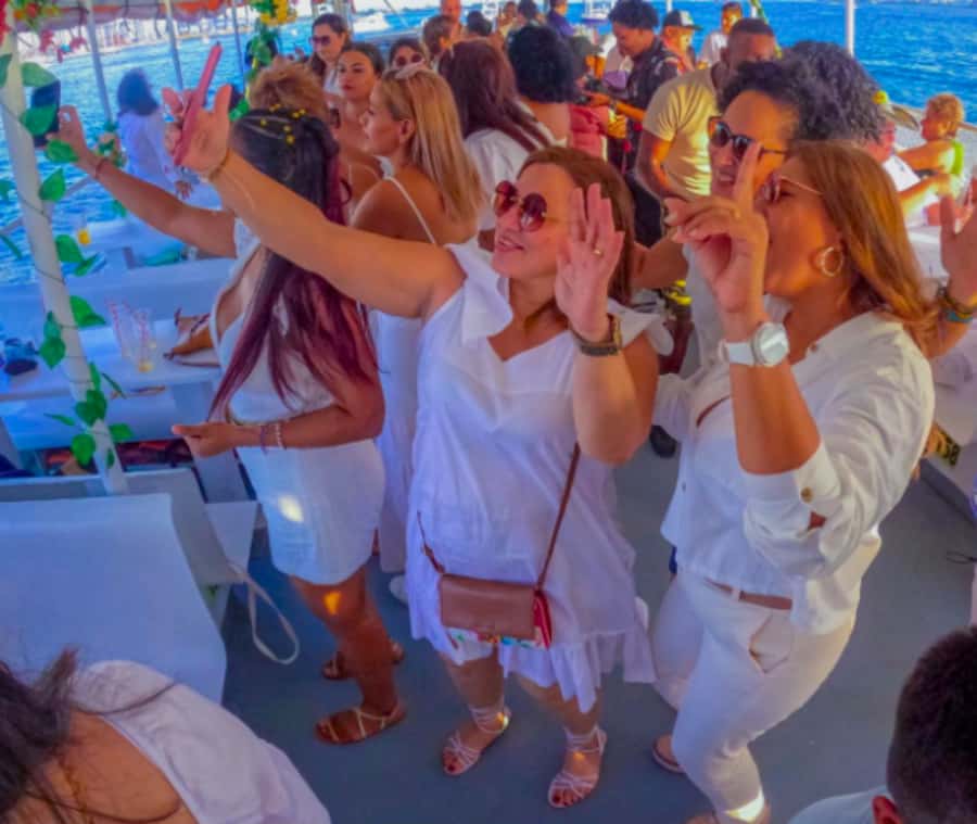 Cartagena de Indias: Sunset Cruise Open Bar with Dance Show - What the evening feels like from start to finish