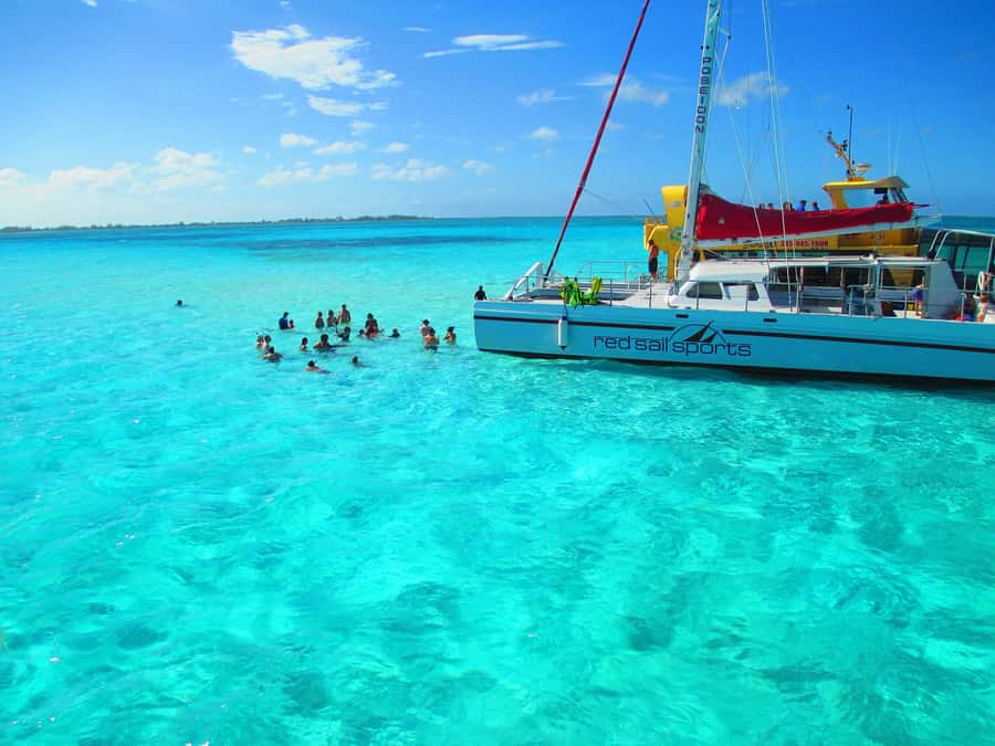 Cartagena: Party Boat to Cholon Beach with 2 Drinks & Lunch - Who will enjoy this most?