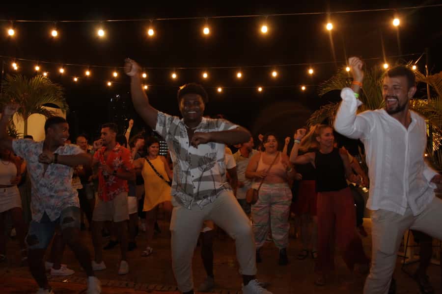 Cartagena: Pub Crawl with Dancing Lessons and Free Shots - Salsa and Champeta: fun, not formal training