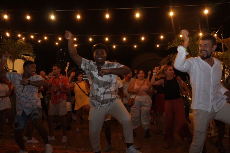 Cartagena: Pub Crawl with Dancing Lessons and Free Shots - Monday route: Masaya, Taboo, Seven Times, and Eivissa