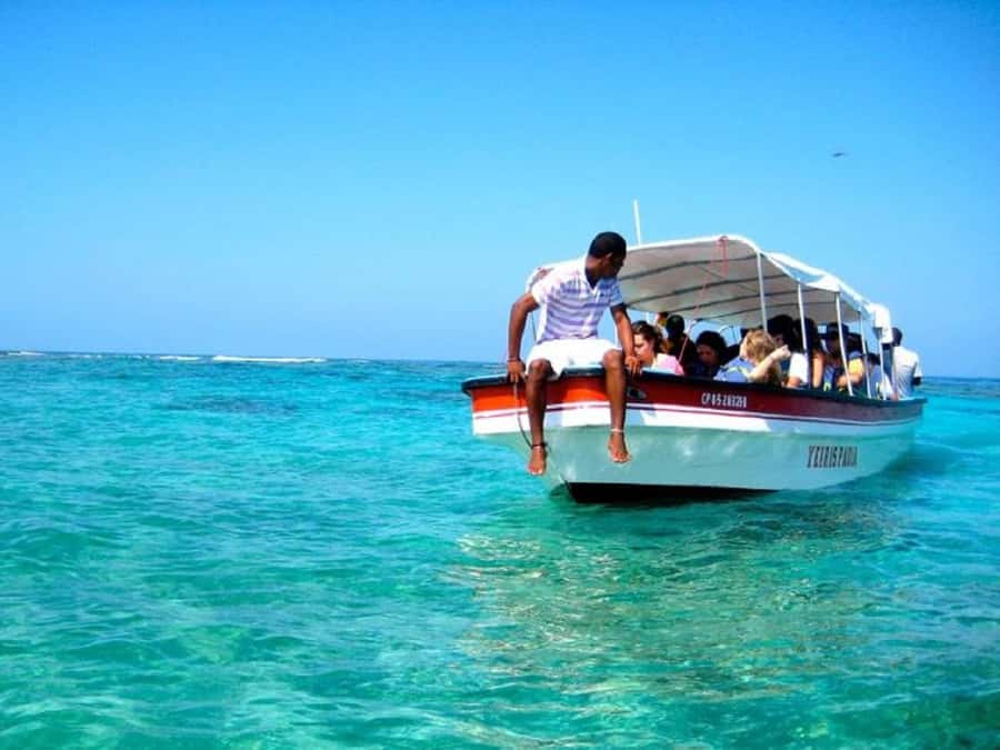 Cartagena: Rosario islands Playa Blanca Barù by boat & lunch - One hour to swim, walk, or simply dry off
