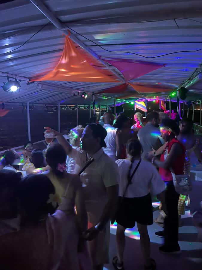 Cartagena: White Night Boat Tour with Dinner and Open Bar - Key points at a glance