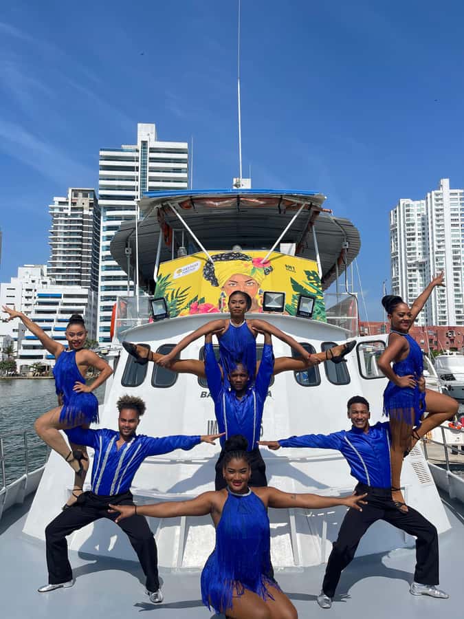 Cartagena: White Night Boat Tour with Dinner and Open Bar - Starting at Muelle de la Bodeguita