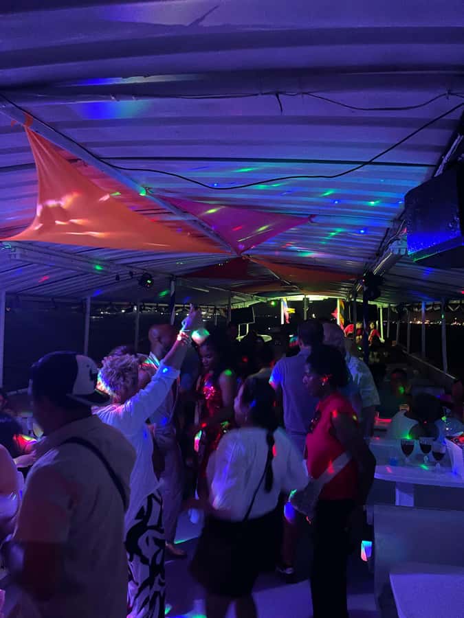 Cartagena: White Night Boat Tour with Dinner and Open Bar - Dinner with two proteins and four side dishes