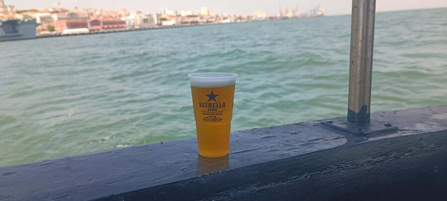 Cascais Coastal Secrets: 90-Minute Cruise with Free Drinks - Key points at a glance