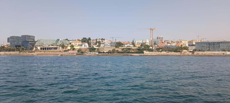 Cascais Coastal Secrets: 90-Minute Cruise with Free Drinks - Casino Estoril and Forte da Cruz