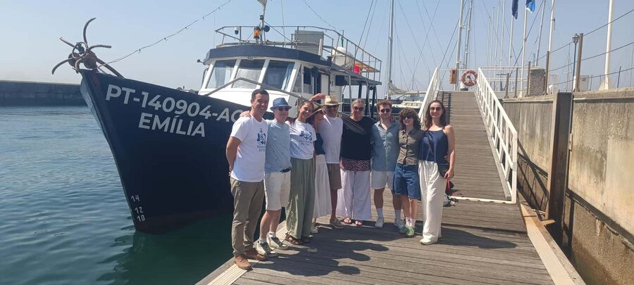 Cascais Coastal Secrets: 90-Minute Cruise with Free Drinks - Boca do Inferno and the open Atlantic
