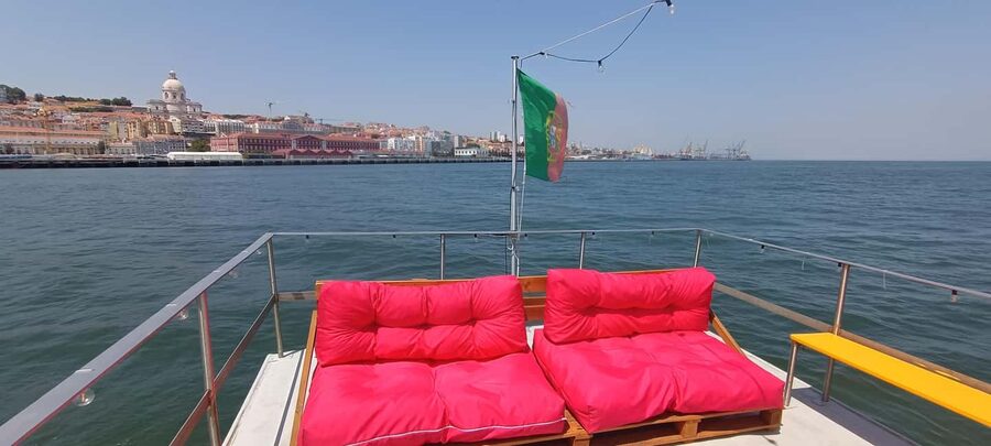 Cascais Coastal Secrets: 90-Minute Cruise with Free Drinks - Finding Pier C in Cascais Marina