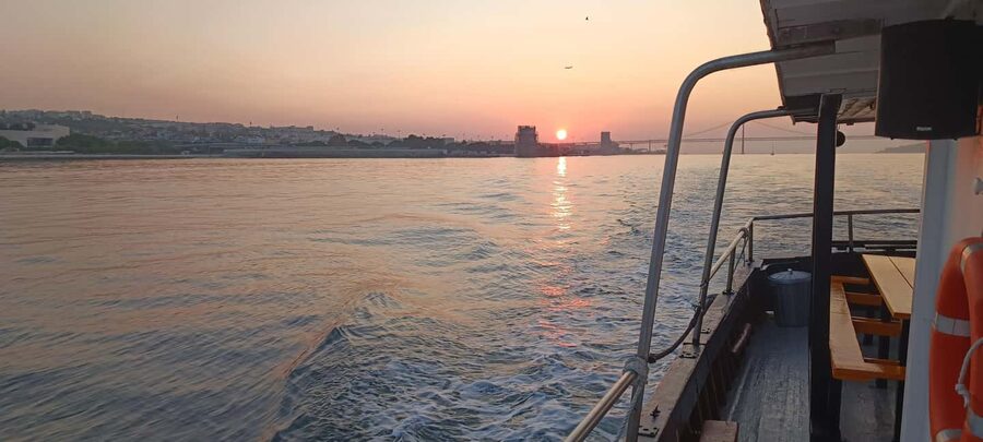 Cascais: Sunset Cruise to Lisbon with Open Bar - Fort of São Julião da Barra