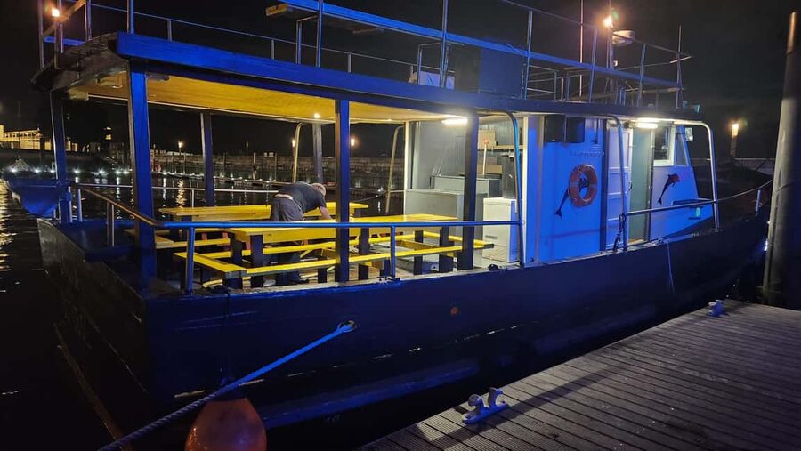 Cascais: Sunset Cruise to Lisbon with Open Bar - Leaving Cascais with the Atlantic ahead