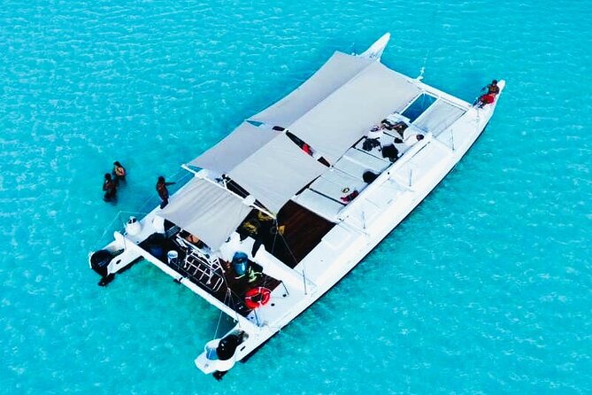 Catamaran Snorkel Adventure to El Cielo and The Money Bar Beach - Is a 30-person catamaran right for you?
