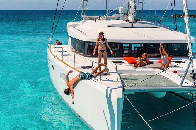 Catamaran Tour to Isla Mujeres from Cancún with Bar and Lunch - The catamaran ride is the social centerpiece