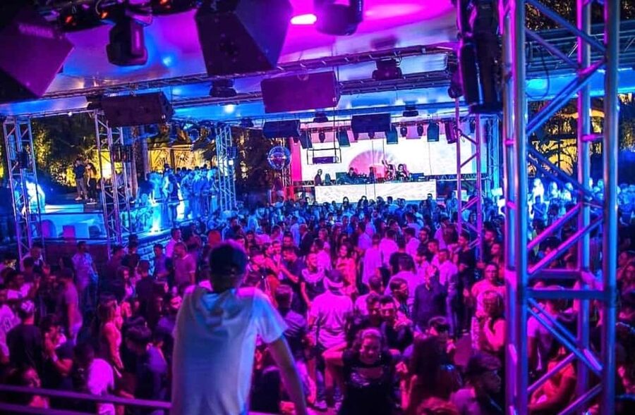 Catania Guided Bar Crawl in the Old Town - Who should book this Catania night out?