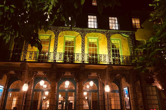 Charleston Haunted Booze and Boos Ghost Walking Tour - Why the guide matters so much