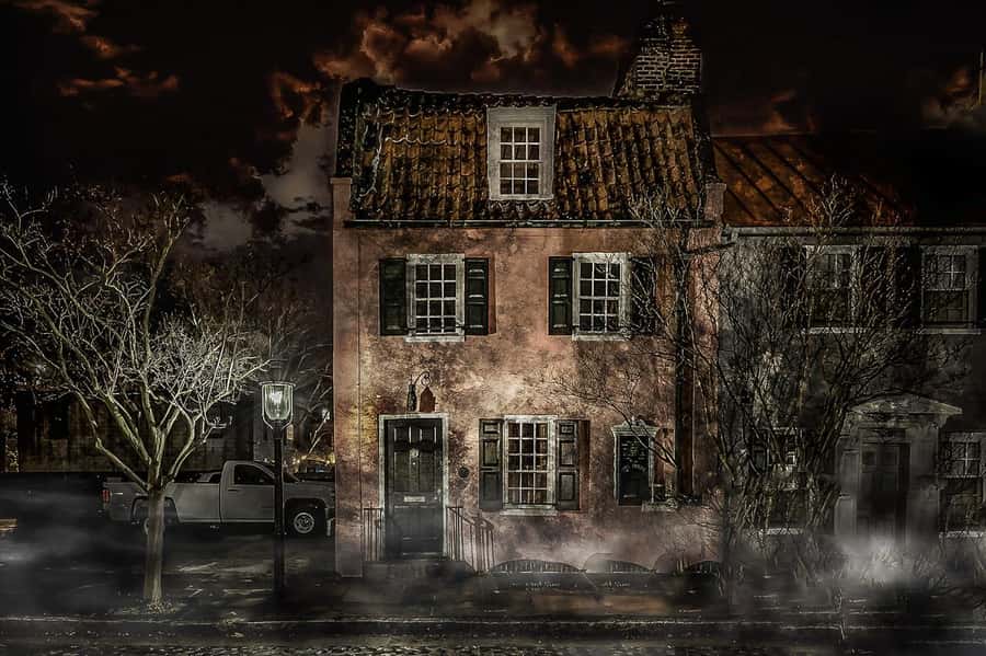 Charleston: Spirits & Spirits Haunted Pub Crawl - Bar Vaute brings a different mood