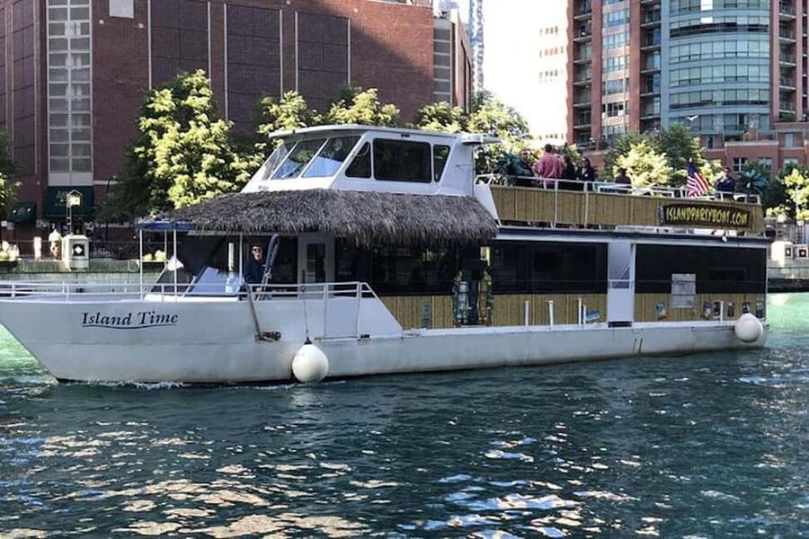 Chicago: Tiki Bar Cruise on Chicago River or Lake Michigan - A tropical boat ride in the middle of Chicago