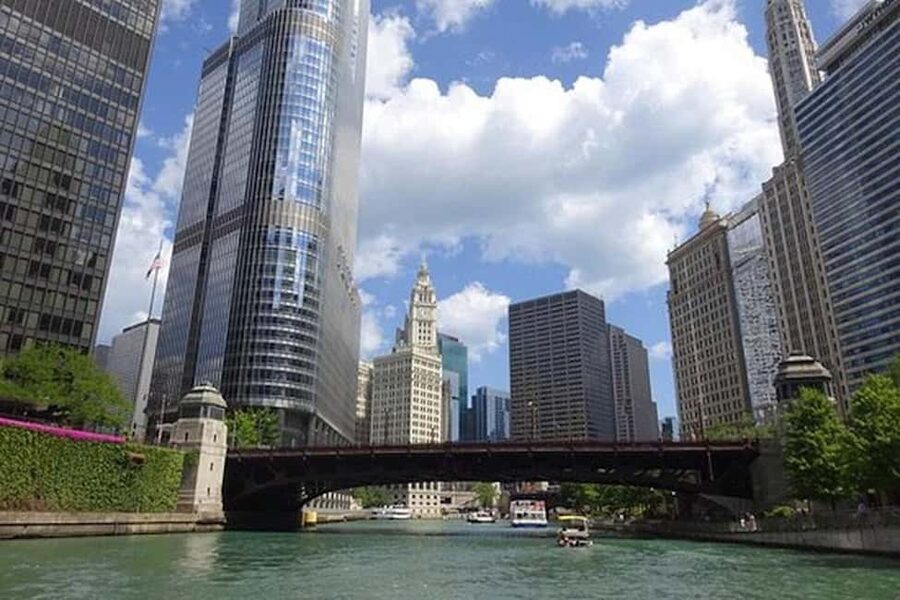 Chicago: Tiki Bar Cruise on Chicago River or Lake Michigan - Ordering cocktails, beer, wine, and soft drinks