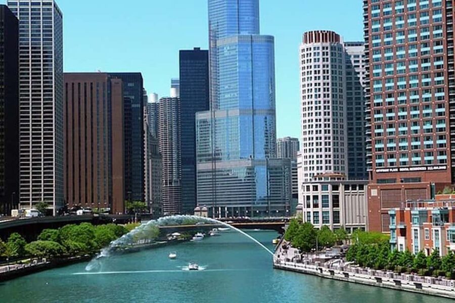 Chicago: Tiki Bar Cruise on Chicago River or Lake Michigan - Finding Dock 12 near the Riverwalk