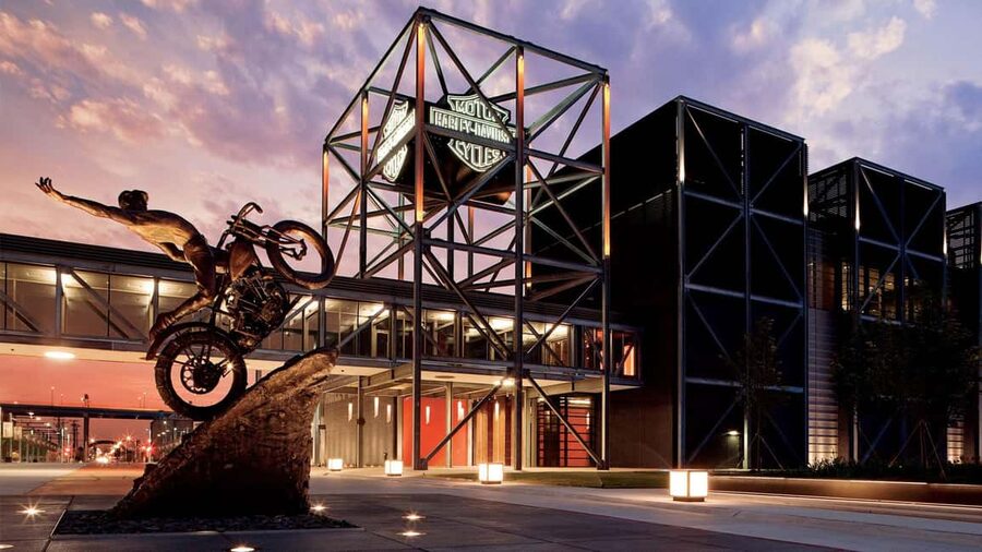 Chicago to Milwaukee Day Trip: City Tour with Miller Brewery - Getting started in Chicago