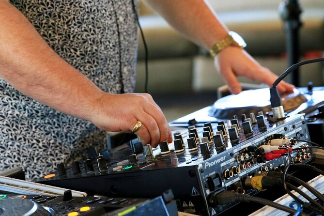 City Cruises Baltimore: Signature Bottomless Mimosa Brunch Cruise - Boarding at 561 Light Street