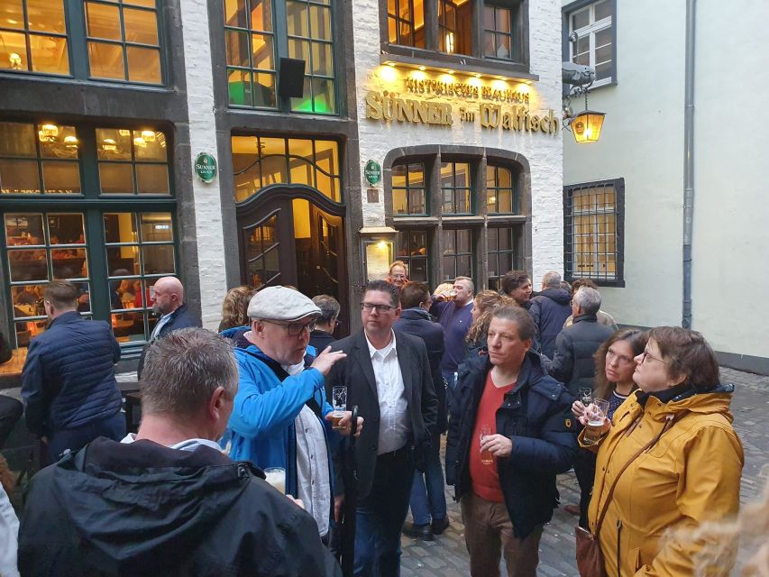 Cologne: 3 Old Town Breweries Guided Walking Tour - Forty minutes through Cologne’s Old Town
