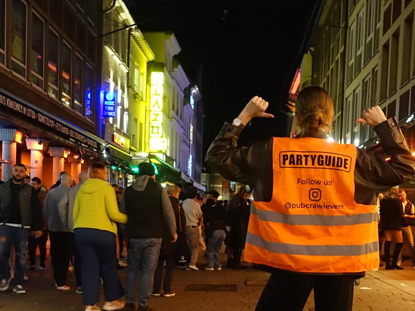 Cologne: Private pub crawl with insider guide & free shots - Who will get the most from this Cologne pub crawl