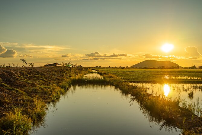 Countryside Sunset Jeep Tour with Drinks included - Phnom Krom rice fields and the final drink