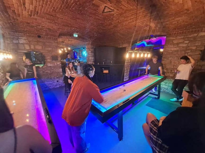 Crew Bar Prague: Open bar, ping pong or shuffleboard game - A playful hour in central Prague