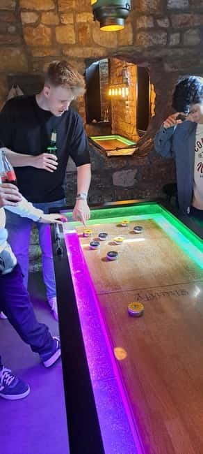 Crew Bar Prague: Open bar, ping pong or shuffleboard game - A realistic 60-minute game plan