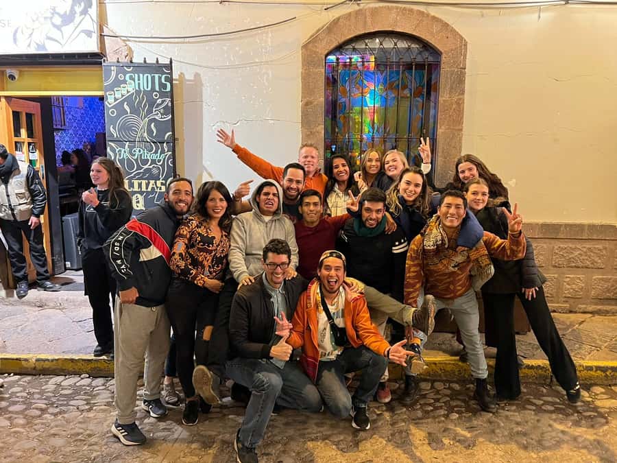 Cusco: Pub Crawl with Skip-the-Line Access and Drinks - Food, drinks, and pacing your night