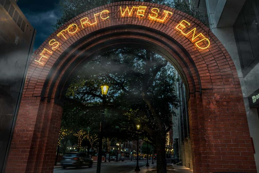 Dallas Spirits & Spirits Haunted Pub Crawl - The Woolworth stop and a taste of the 1940s