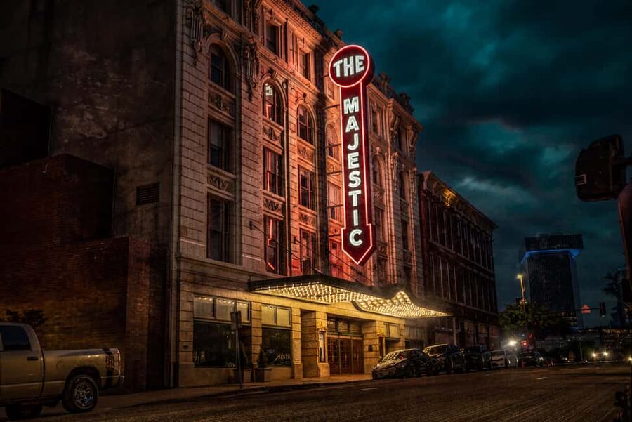 Dallas Spirits & Spirits Haunted Pub Crawl - The Adolphus: cocktails, burgers, and a disappearing bar patron