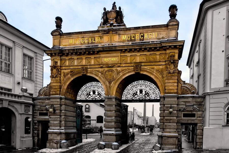 Day trip to Pilsner Urquell brewery and Bohemian glassworks - Crossing into Plzeň