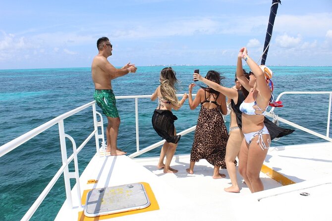 Deluxe Catamaran to Isla Mujeres with Open Bar from Cancun - Who will enjoy this trip most