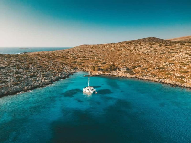 Dia Island Catamaran – Premium Lunch, Open Bar, Small Group - A chef-prepared lunch on the water