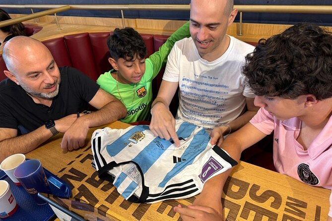 Discover Leo Messi's secrets at Barça Café - Camp Nou - Meeting Messi through the man who wrote his story