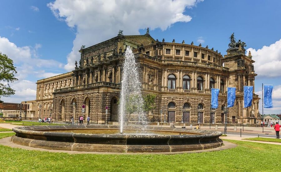 Dresden: Guided Tour with Beer Tasting - CAMONDAS Chocolate Museum Dresden: the unusual pour
