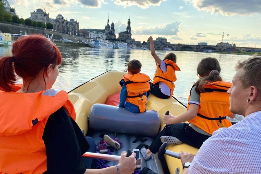 Dresden: Private Inflatable Boat Tour with Beer Garden Stop - Altübigau and the riverside beer garden pause