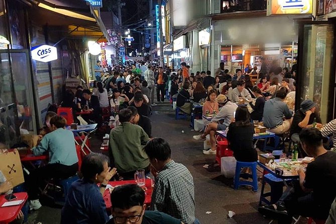 Drinking and Eating through the Alleys of Seoul - Why booking early in your Seoul stay makes sense