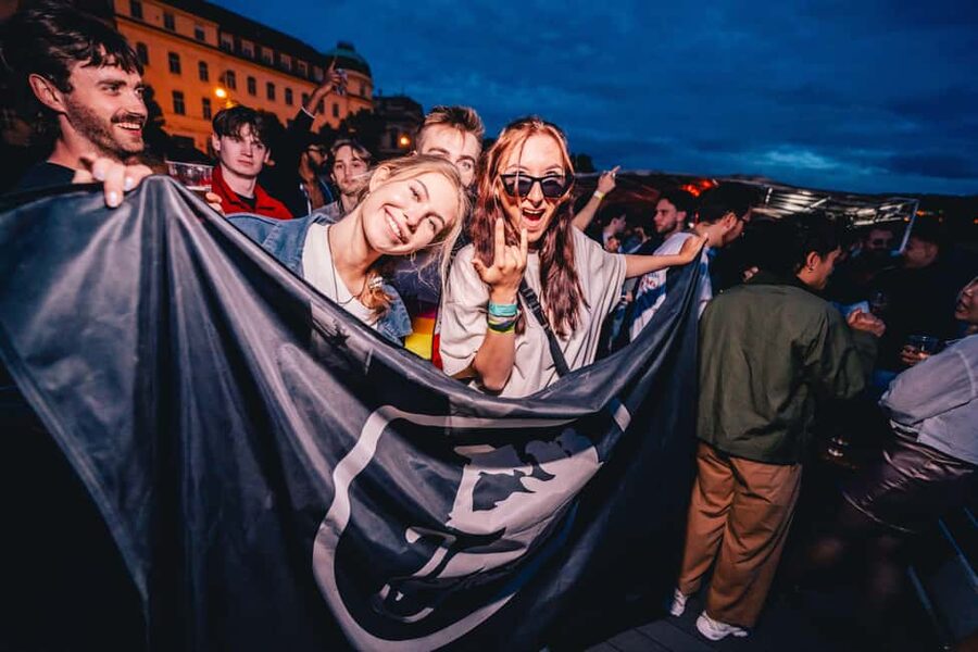 Drunken Monkey Prague Boat Party Open Bar to Duplex Club - What this Prague boat party is really offering