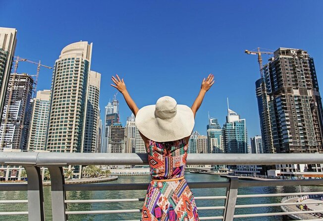 Dubai Marina Dinner Cruise with Live Music & Open Bar - Key Points at a Glance