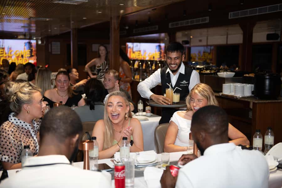 Dubai Marina: Luxury Dinner Cruise, Live Show, Open Bar & DJ - A buffet dinner with real range