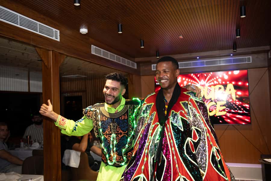 Dubai Marina: Luxury Dinner Cruise, Live Show, Open Bar & DJ - Practical advice for a smoother evening
